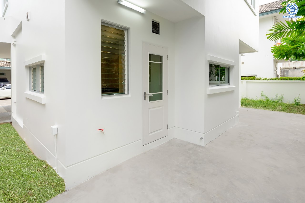 บ้านมือสองตกแต่งใหม่ แบรนด์สุดหรู L&H ม.มัณฑนา แจ้งวัฒนะ-ราชพฤกษ์ เนื้อที่ 55.3 ตร.ว. ฟังก์ชัน 3 ห้องนอน 3 ห้องน้ำ จอดรถได้ 2 คัน บรรยากาศ Private พร้อม Facilities ครบครัน! บนทำเลโซนเมือง เชื่อมต่อทุกการเดินทาง ใกล้เซ็นทรัลแจ้งวัฒนะ, เมืองทองธานี, ทางด่วน และรถไฟฟ้าสายสีม่วง "สถานีบางรักน้อยท่าอิฐ"